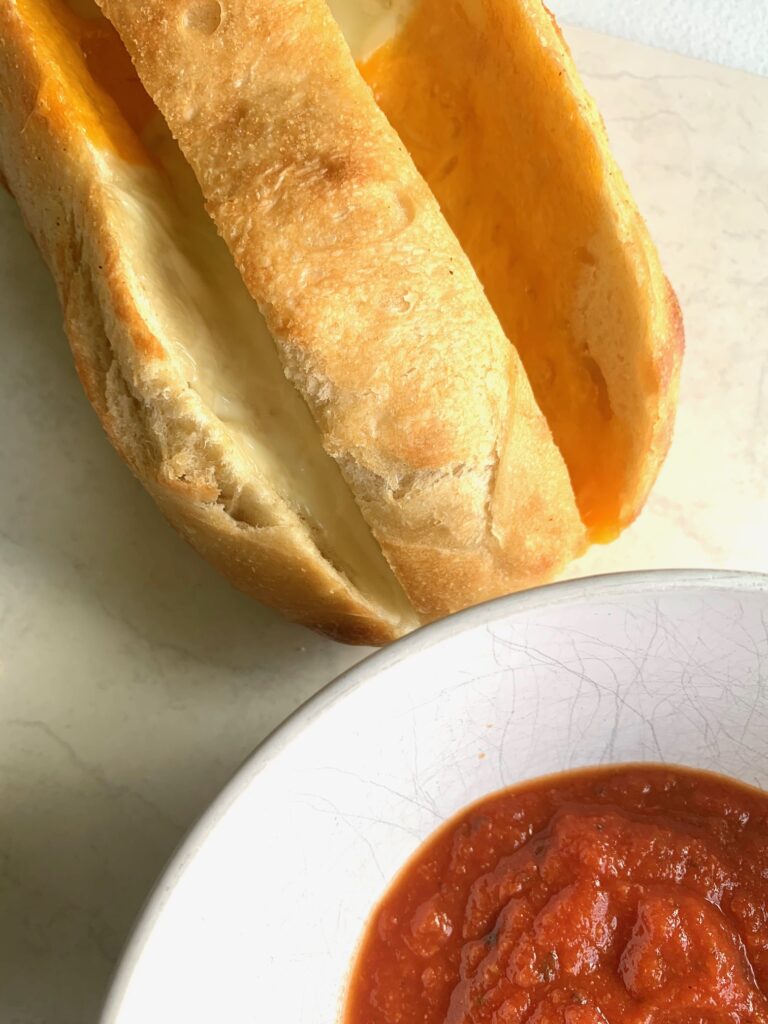 Have you tried making cheesy garlic bread at home? It's so easy! This recipe for garlic cheesy bread is a great option for family pizza night.