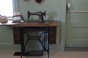 Singer Sewing Machine, Amish Home