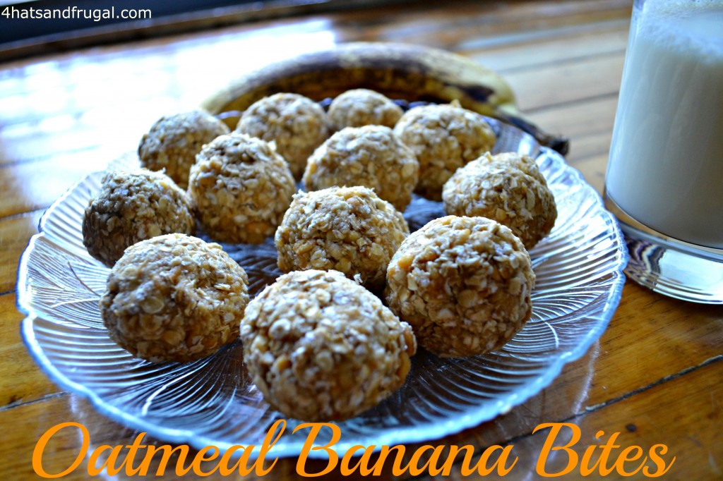 Looking for a quick snack for kids? This oatmeal banana bites recipe is so easy, the kids can make it themselves!