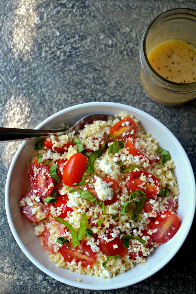 This recipe for mediterranean couscous salad is frugal, easy and great all year round!