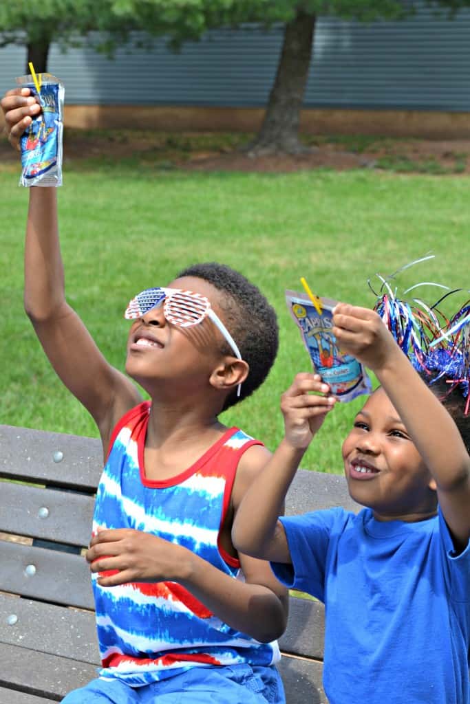 Looking for a fun 4th of July game the kids can play during the holiday? This outdoor game uses items right from the dollar store!