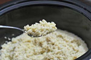 Can you cook quinoa in the slow cooker? Yup! I can't believe how easy it is to do this, and that I can easily make quinoa in the slow cooker.