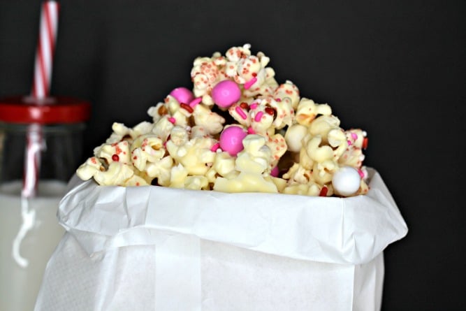 Have you ever thought about making Valentine's Popcorn as a treat for the holiday? Me neither, but this recipe looks too good!