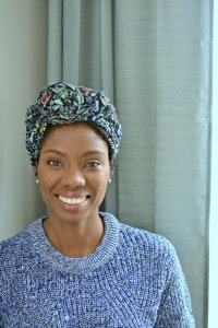 Have you ever used your leggings in a different way? In this post, we teach you how to wear your leggings as a head wrap.
