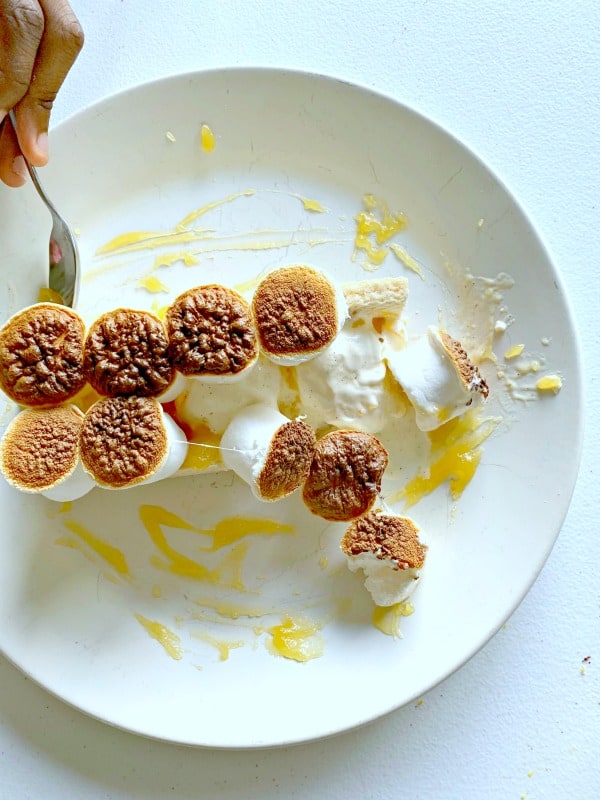 If you love lemon meringue pie, or sundaes, this lemon meringue pie sundae recipe will rock your world.